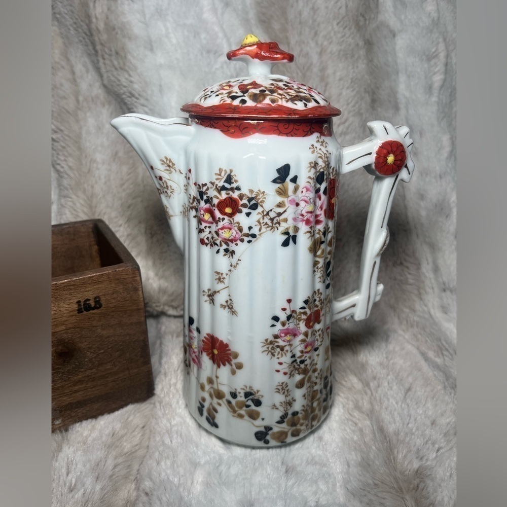 Beautiful detailed Teapot made in Japan